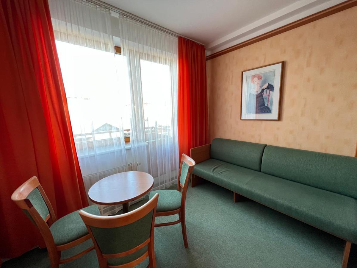 Yura Hotel Celadna Bazen A Sauny Zdarma Exterior photo