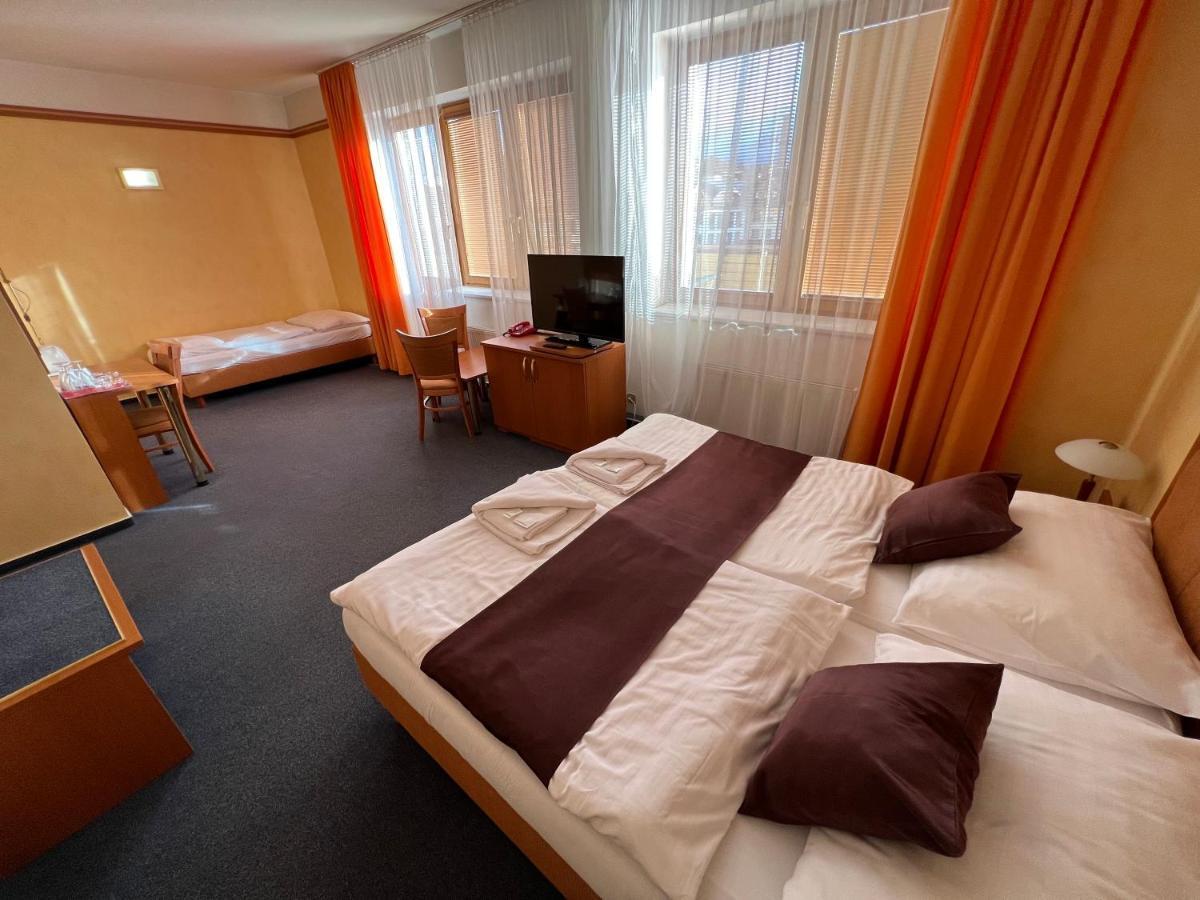 Yura Hotel Celadna Bazen A Sauny Zdarma Exterior photo