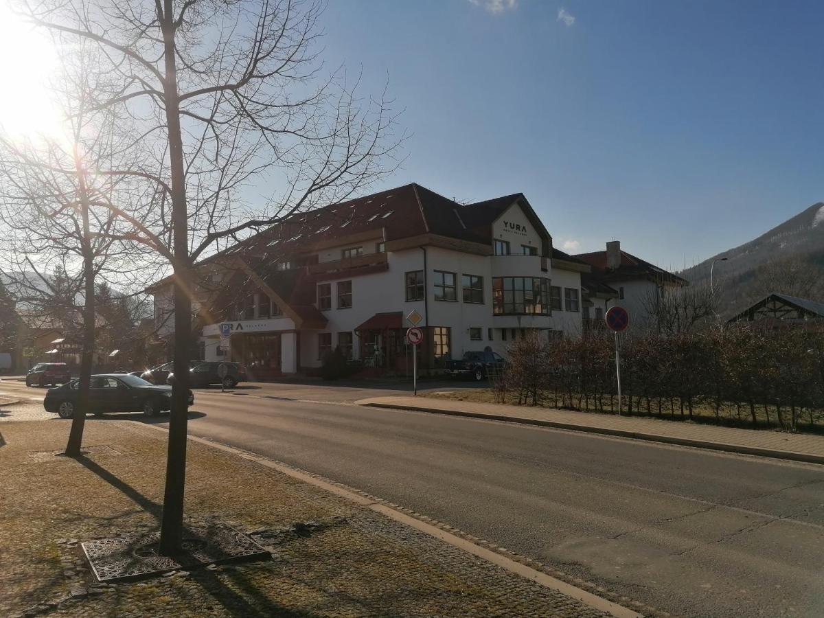 Yura Hotel Celadna Bazen A Sauny Zdarma Exterior photo